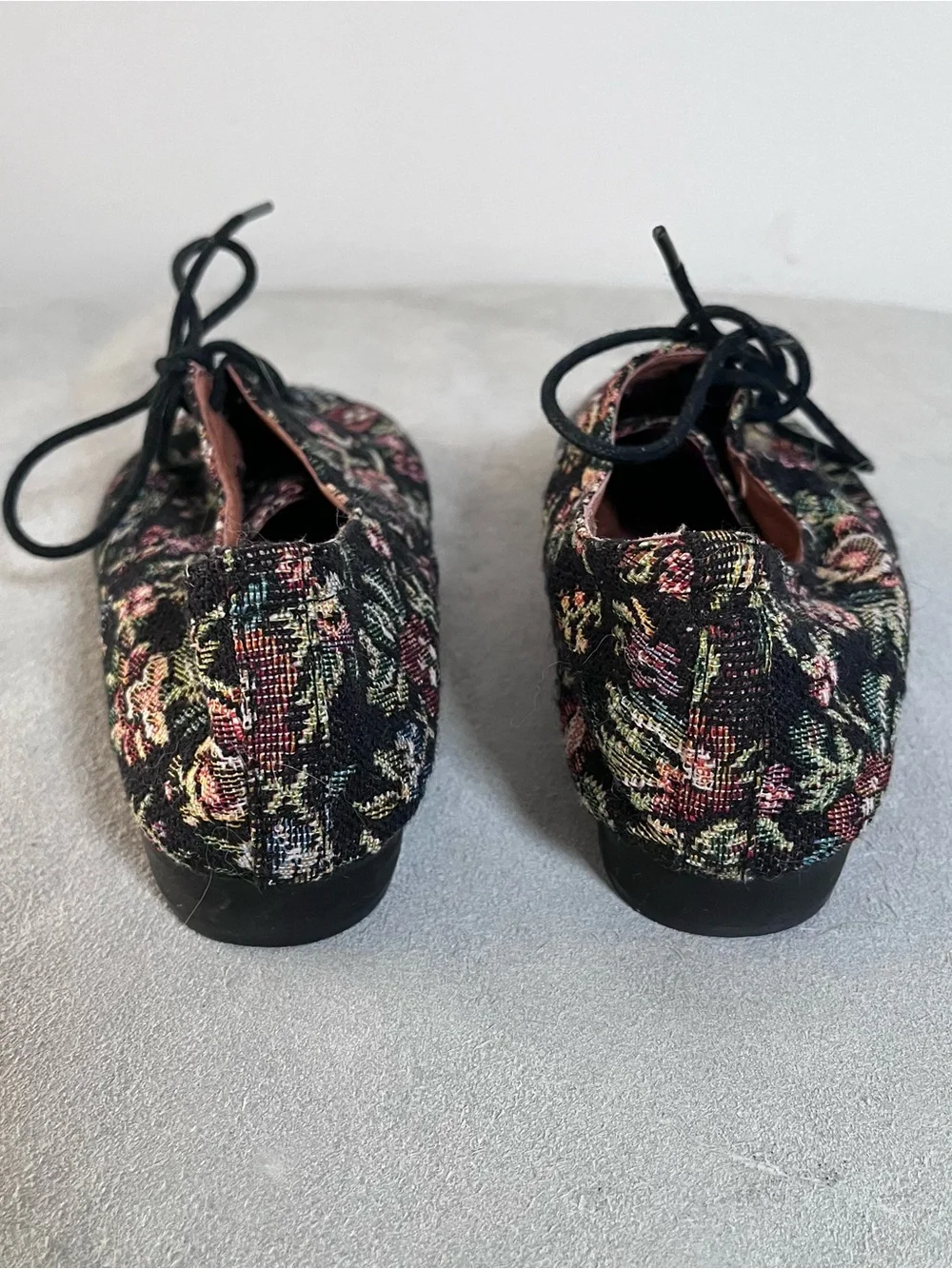 Jeffrey Campbell Black Floral Tapestry Lace-Up Oxford Flats Size 7 Brocade